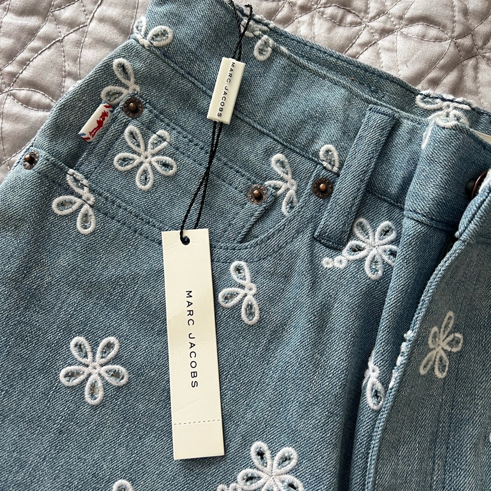 Marc Jacob’s
BRAND NEW ! With TAGS!
Broderie anglaise high-rise slim-leg jeans